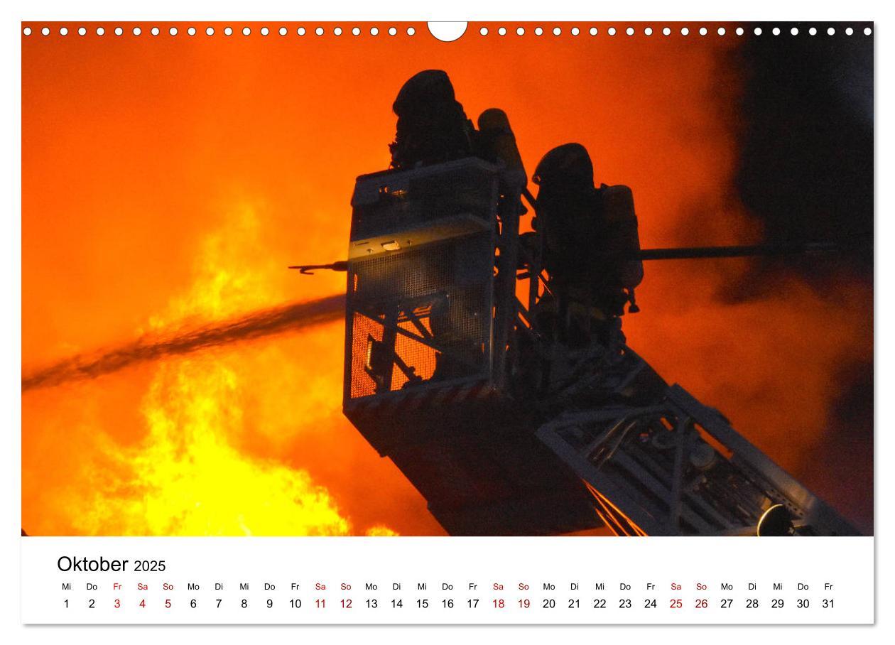 Bild: 9783435121199 | FEUERWEHR IM EINSATZ (Wandkalender 2025 DIN A3 quer), CALVENDO...