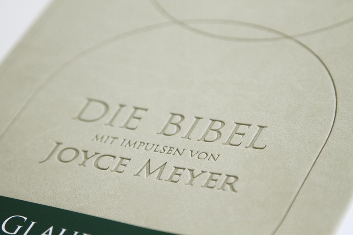 Bild: 9783417020366 | Die Bibel mit Impulsen von Joyce Meyer, Kunstlederausgabe | Meyer