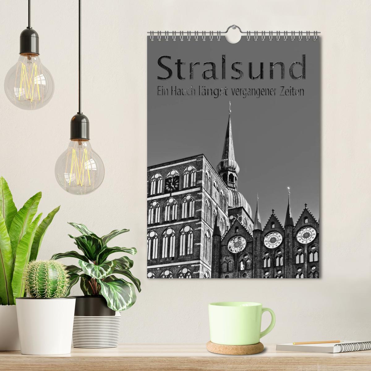 Bild: 9783457029480 | Stralsund. Ein Hauch längst vergangener Zeiten (Wandkalender 2025...