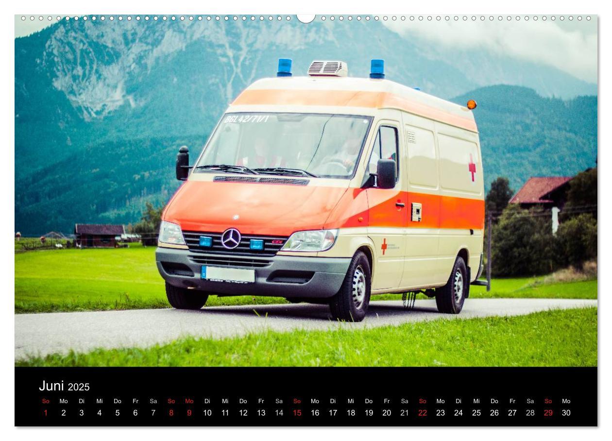 Bild: 9783435768677 | Einsatzfahrzeuge - Bayern (Wandkalender 2025 DIN A2 quer), CALVENDO...