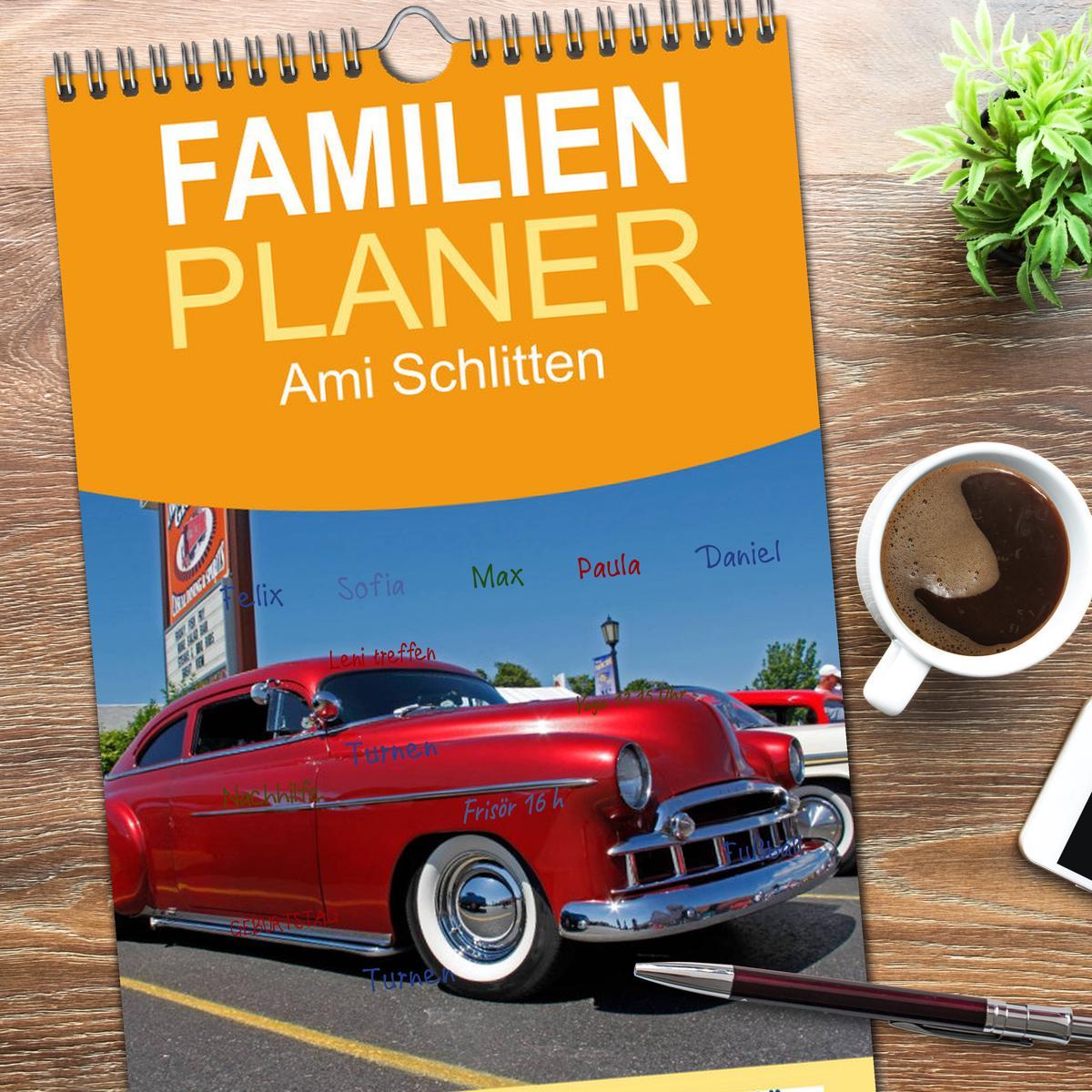 Bild: 9783457112755 | Familienplaner 2025 - Ami Schlitten mit 5 Spalten (Wandkalender, 21...