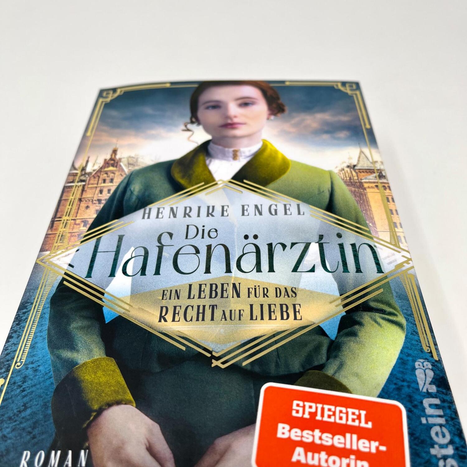 Bild: 9783864932137 | Die Hafenärztin. Ein Leben für das Recht auf Liebe | Henrike Engel