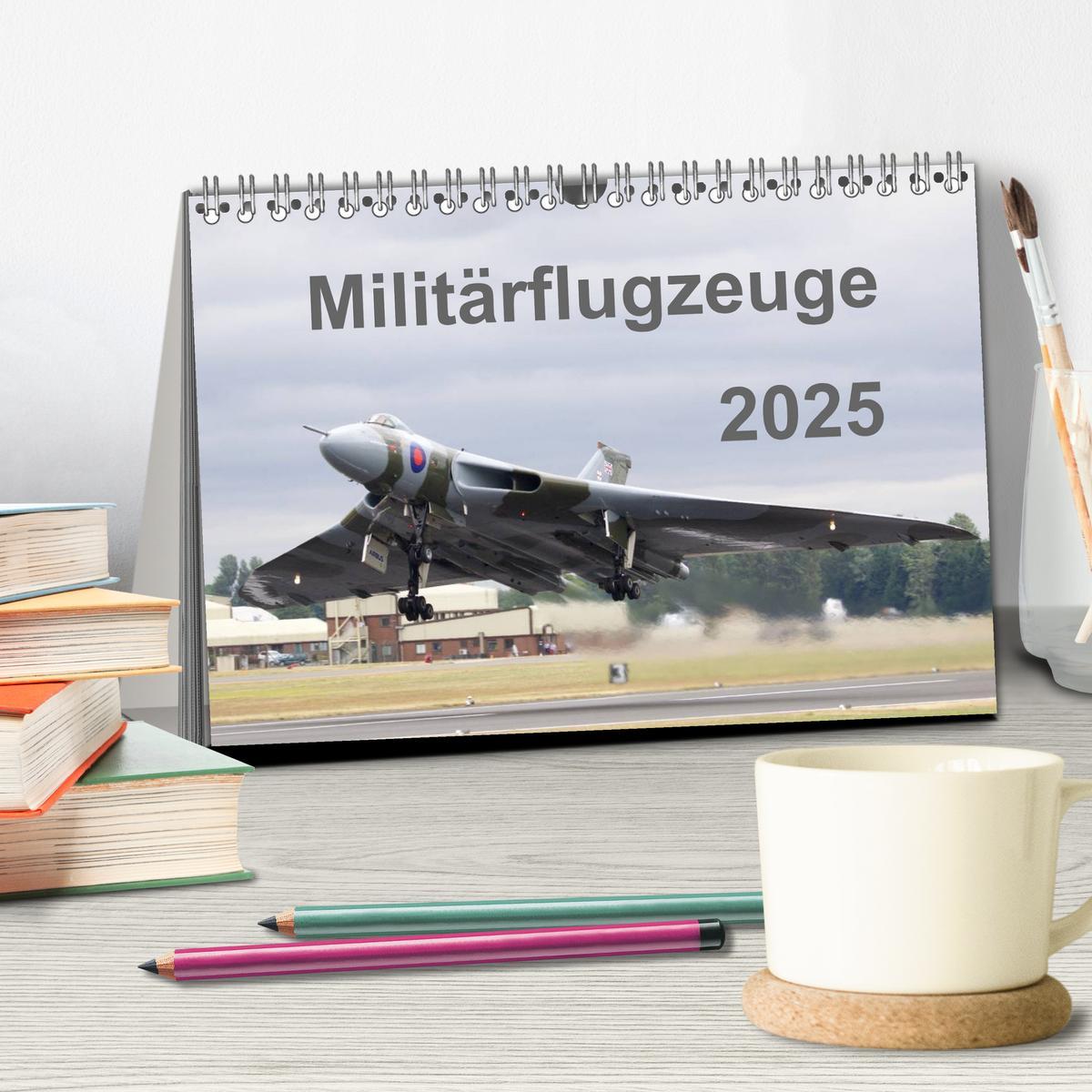 Bild: 9783435470754 | Militärflugzeuge 2025 (Tischkalender 2025 DIN A5 quer), CALVENDO...