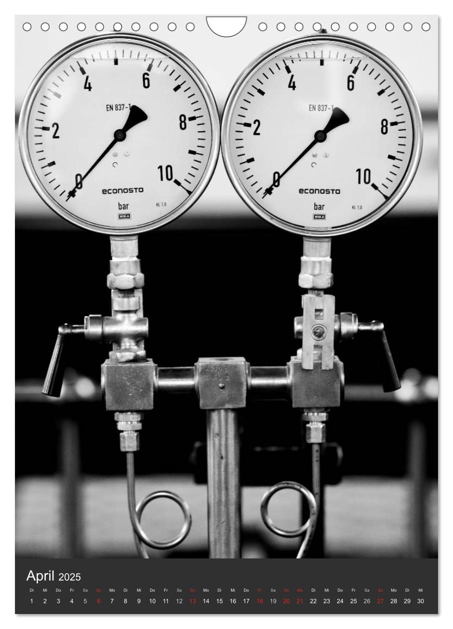 Bild: 9783457060889 | Industrieästhetik in Schwarz-Weiss (Wandkalender 2025 DIN A4 hoch),...