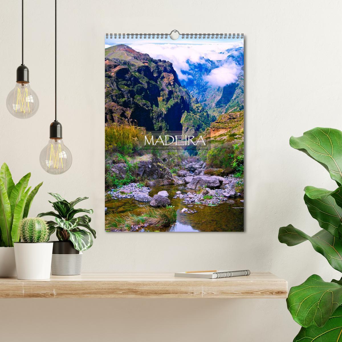 Bild: 9783457087251 | MADEIRA (Wandkalender 2025 DIN A3 hoch), CALVENDO Monatskalender