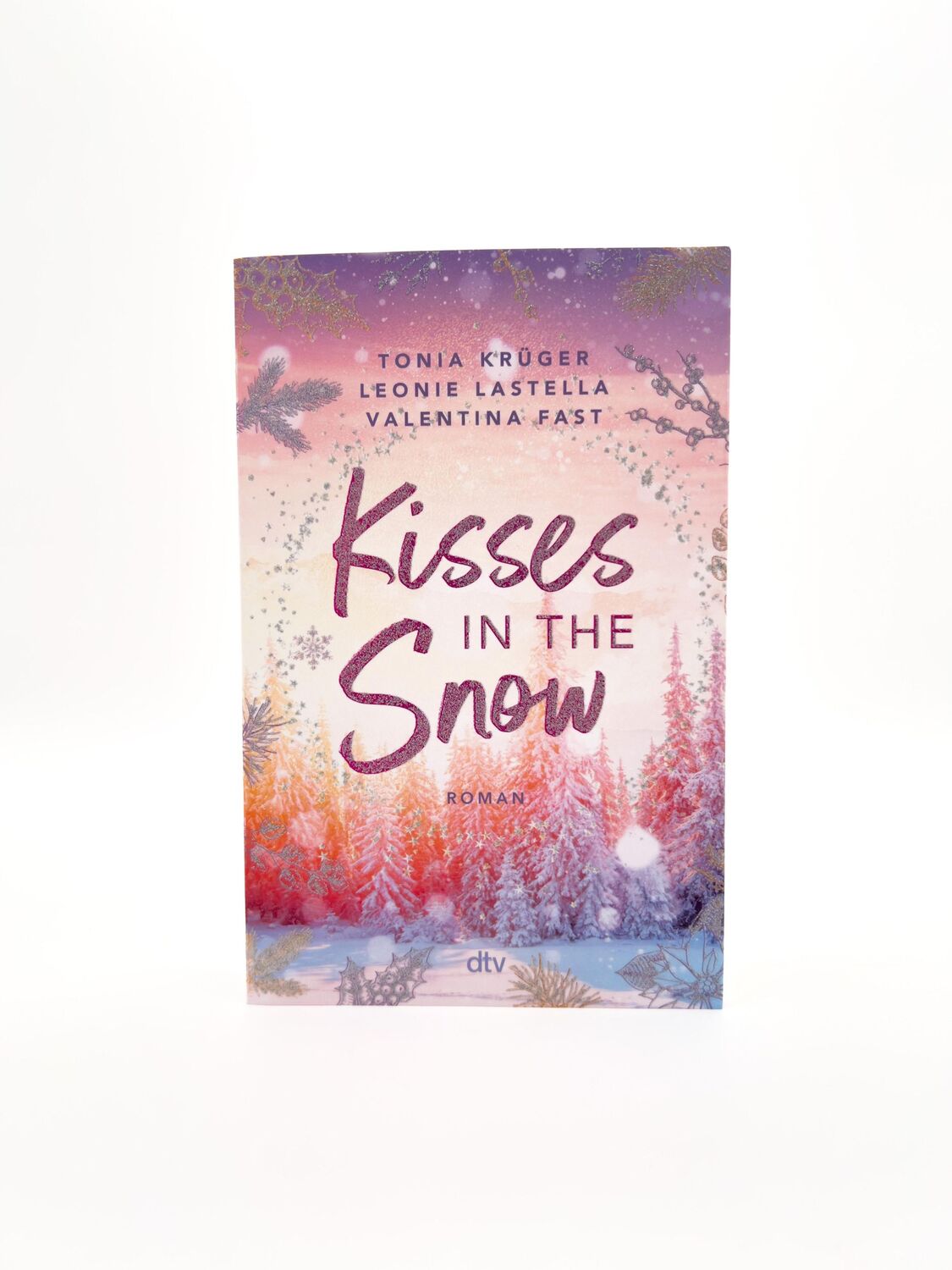 Bild: 9783423740975 | Kisses in the Snow | Leonie Lastella (u. a.) | Taschenbuch | 416 S.