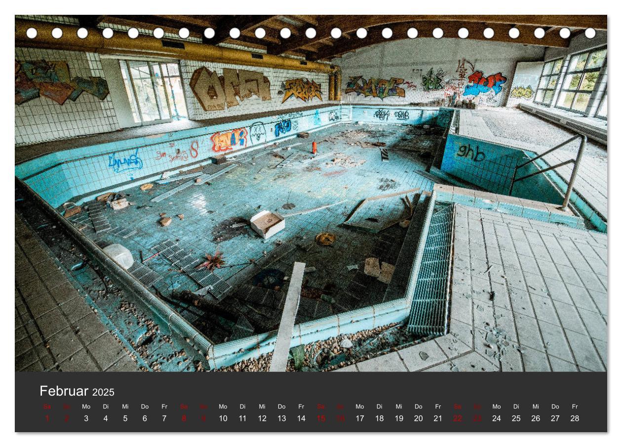 Bild: 9783435216383 | Verlassene Orte - Ein Lost Places Kalender (Tischkalender 2025 DIN...