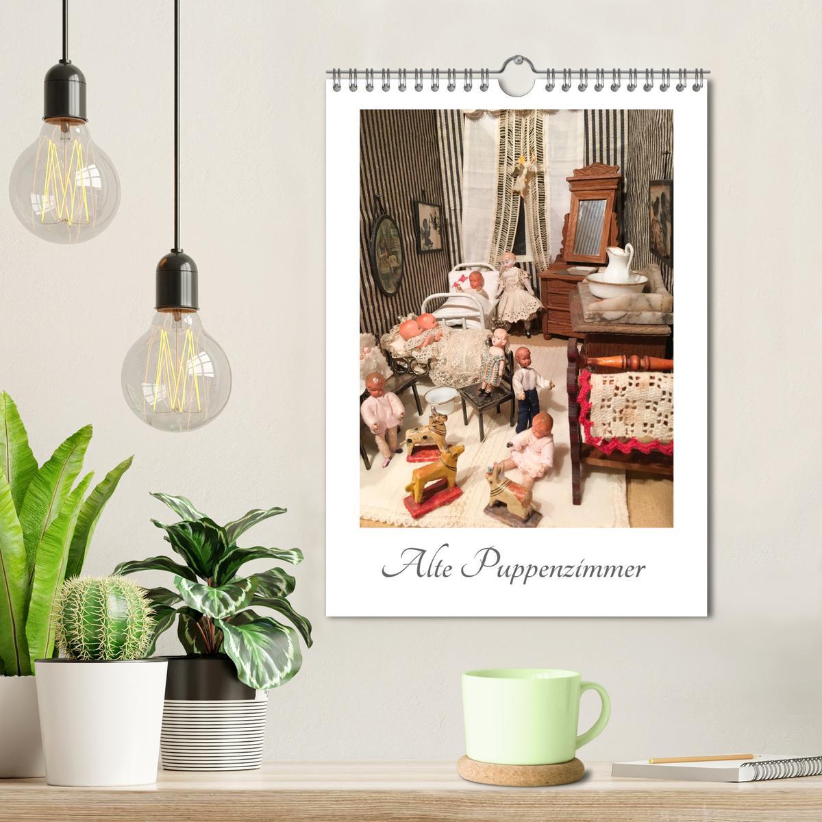 Bild: 9783435968190 | Alte Puppenzimmer (Wandkalender 2025 DIN A4 hoch), CALVENDO...