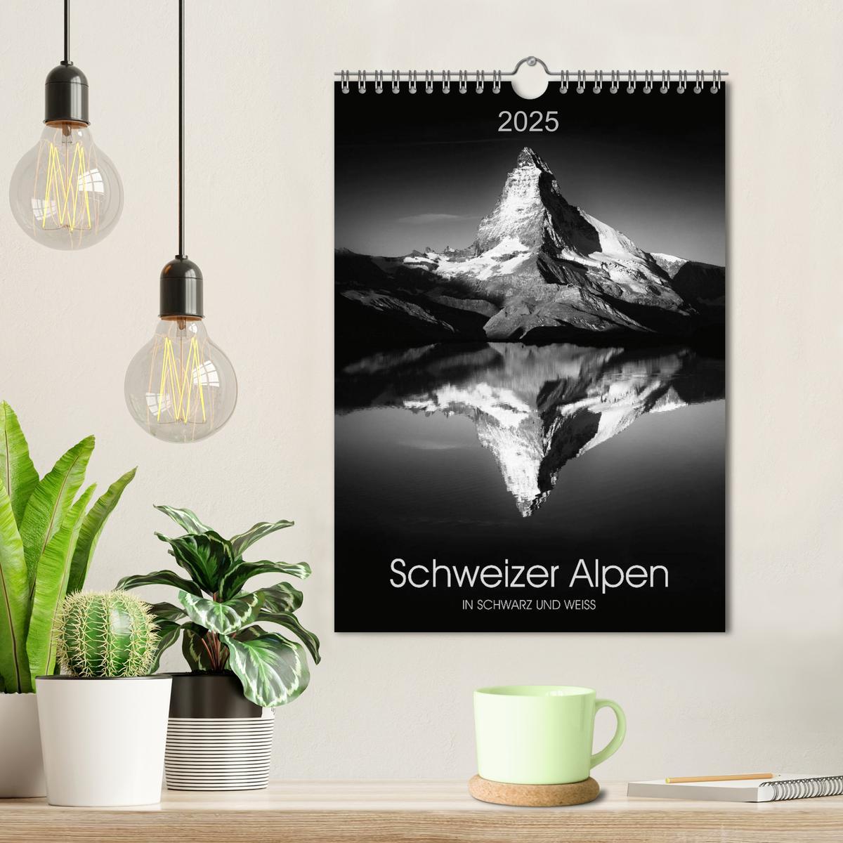 Bild: 9783457036853 | SCHWEIZER ALPEN in Schwarz und Weiß (Wandkalender 2025 DIN A4...