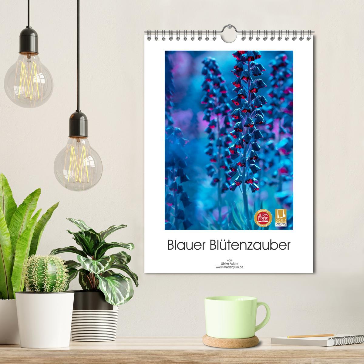 Bild: 9783435975044 | Blauer Blütenzauber (Wandkalender 2025 DIN A4 hoch), CALVENDO...