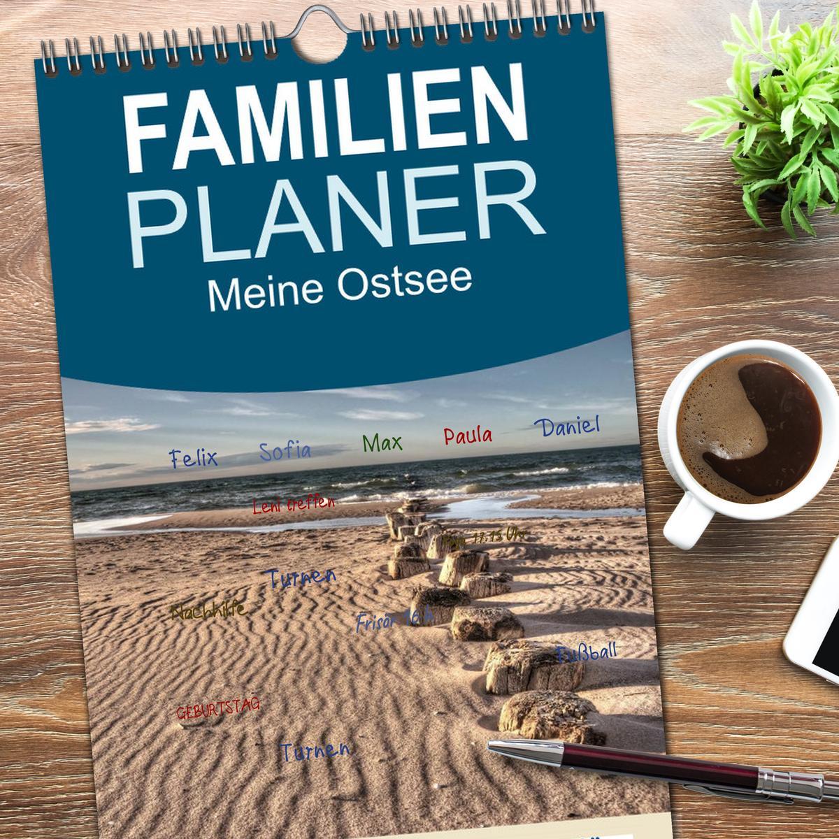 Bild: 9783457114490 | Familienplaner 2025 - Meine Ostsee mit 5 Spalten (Wandkalender, 21...