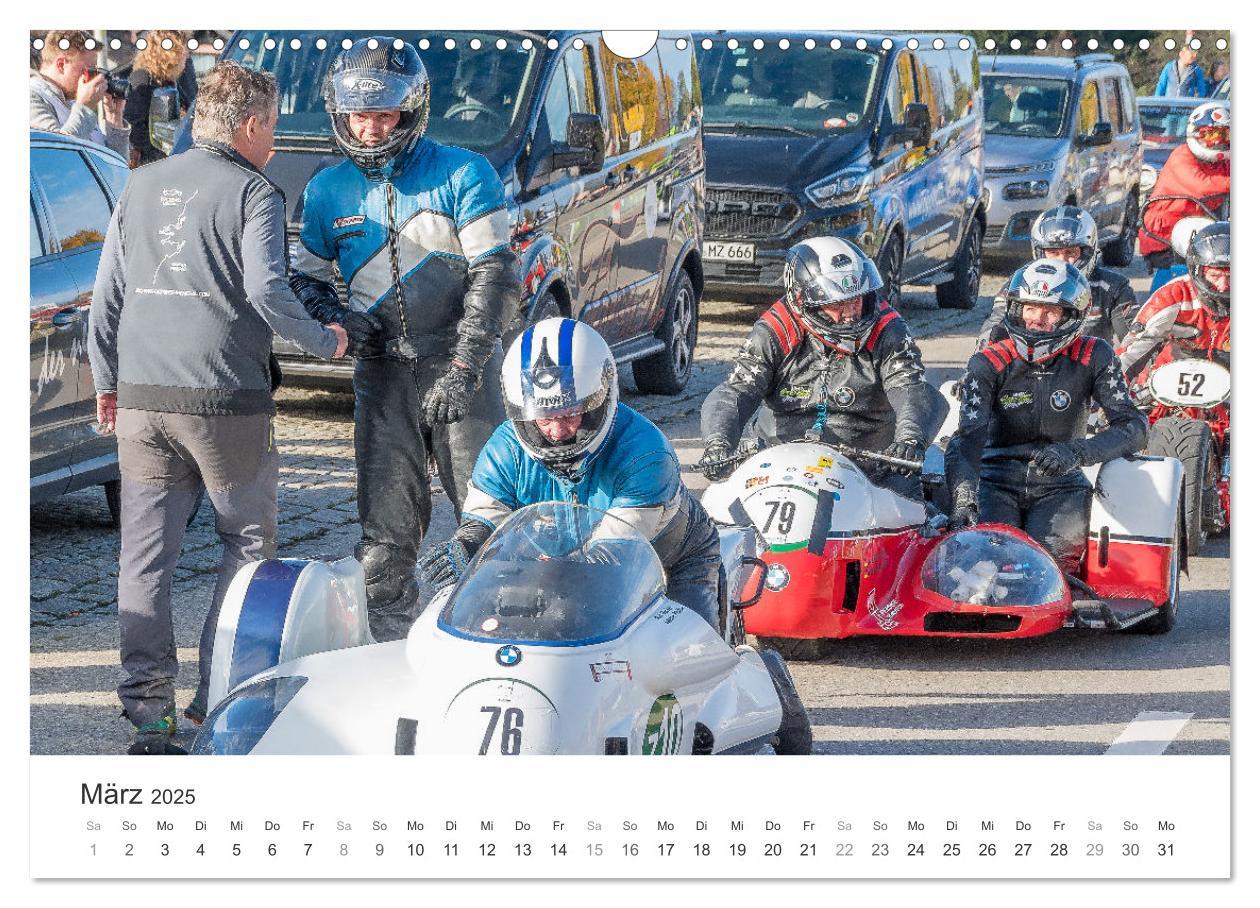 Bild: 9783435018338 | Motorradgespanne am Jochpass (Wandkalender 2025 DIN A3 quer),...